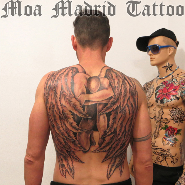 GRAN tatuaje de ángel en toda la espalda
