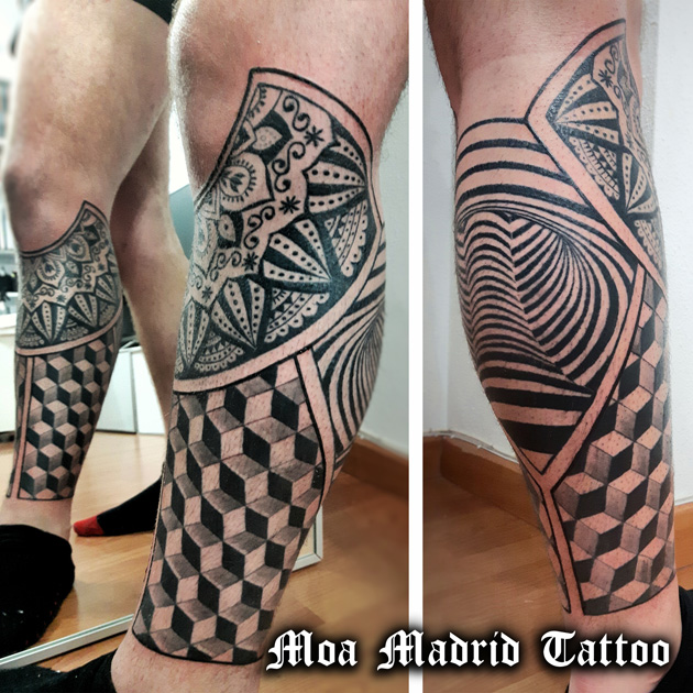 Tatuaje geométrico con cubos 3D, op-art y mandala