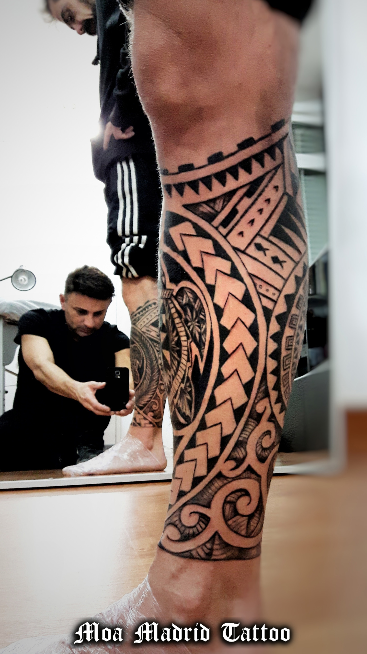 Tatuador maorí en Madrid