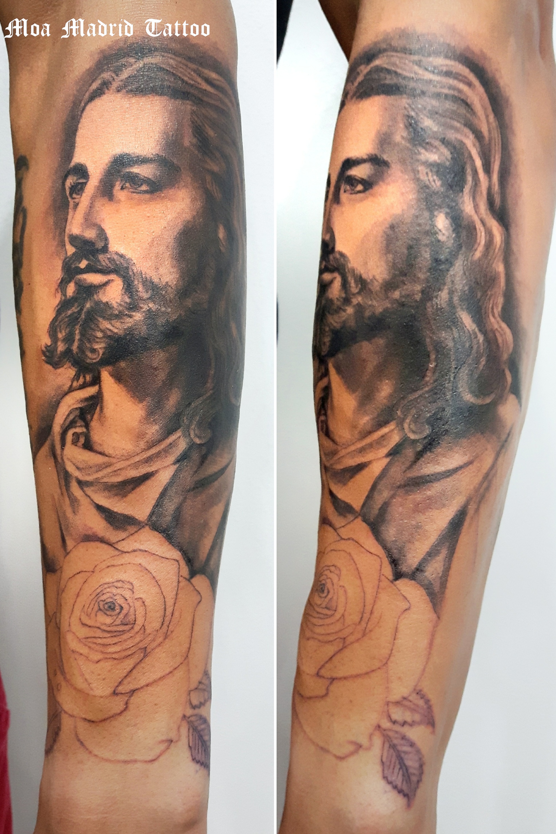 Retrato de Cristo tatuado rodeando el antebrazo