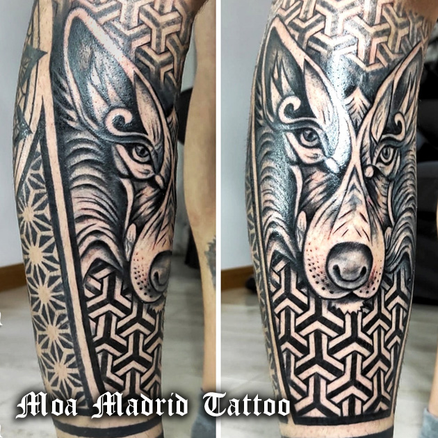 Tatuaje geométrico con efecto 3D con mandala, nudo budista y lobo
