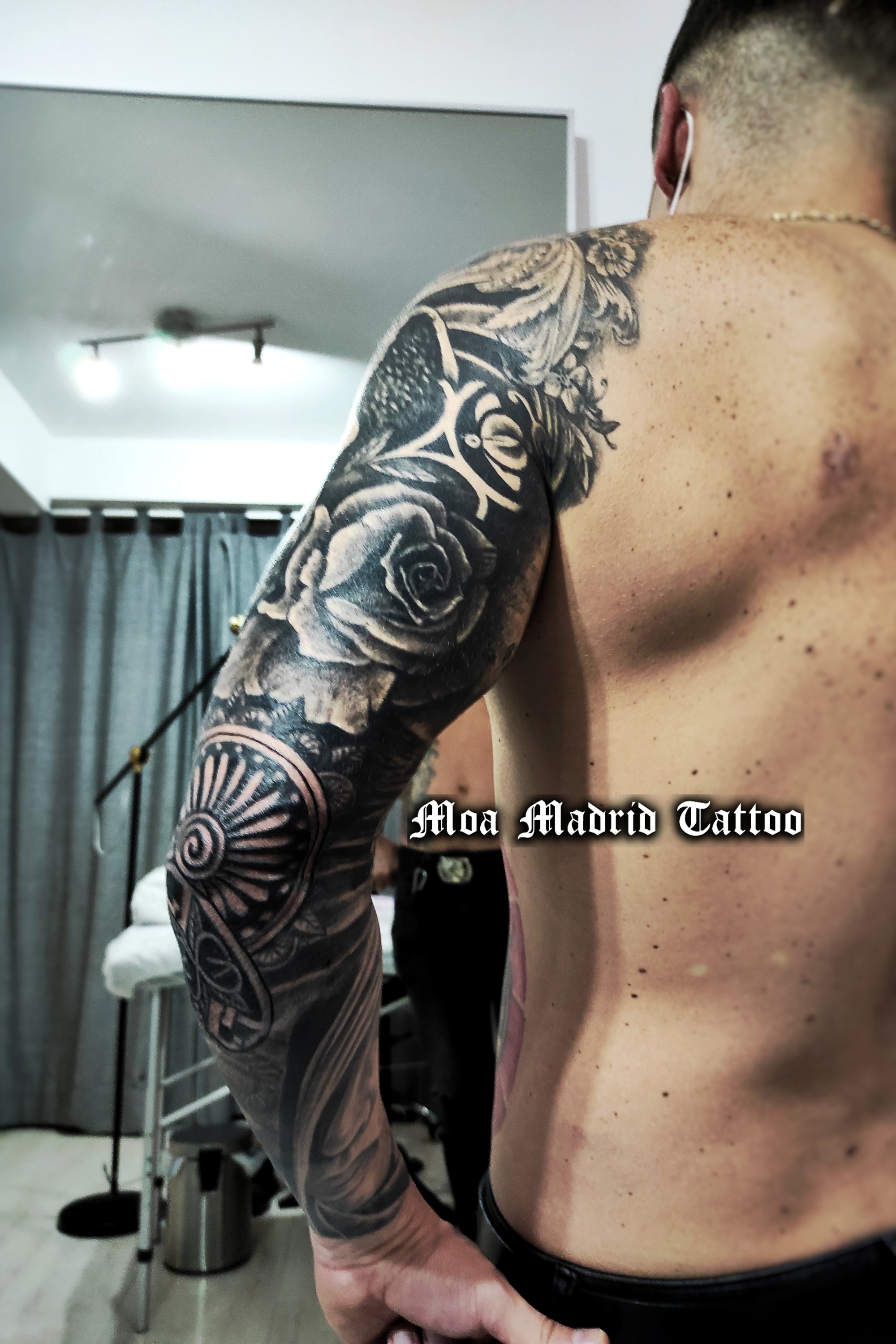 Moa, tatuador en Madrid para tu brazo entero de tatuajes