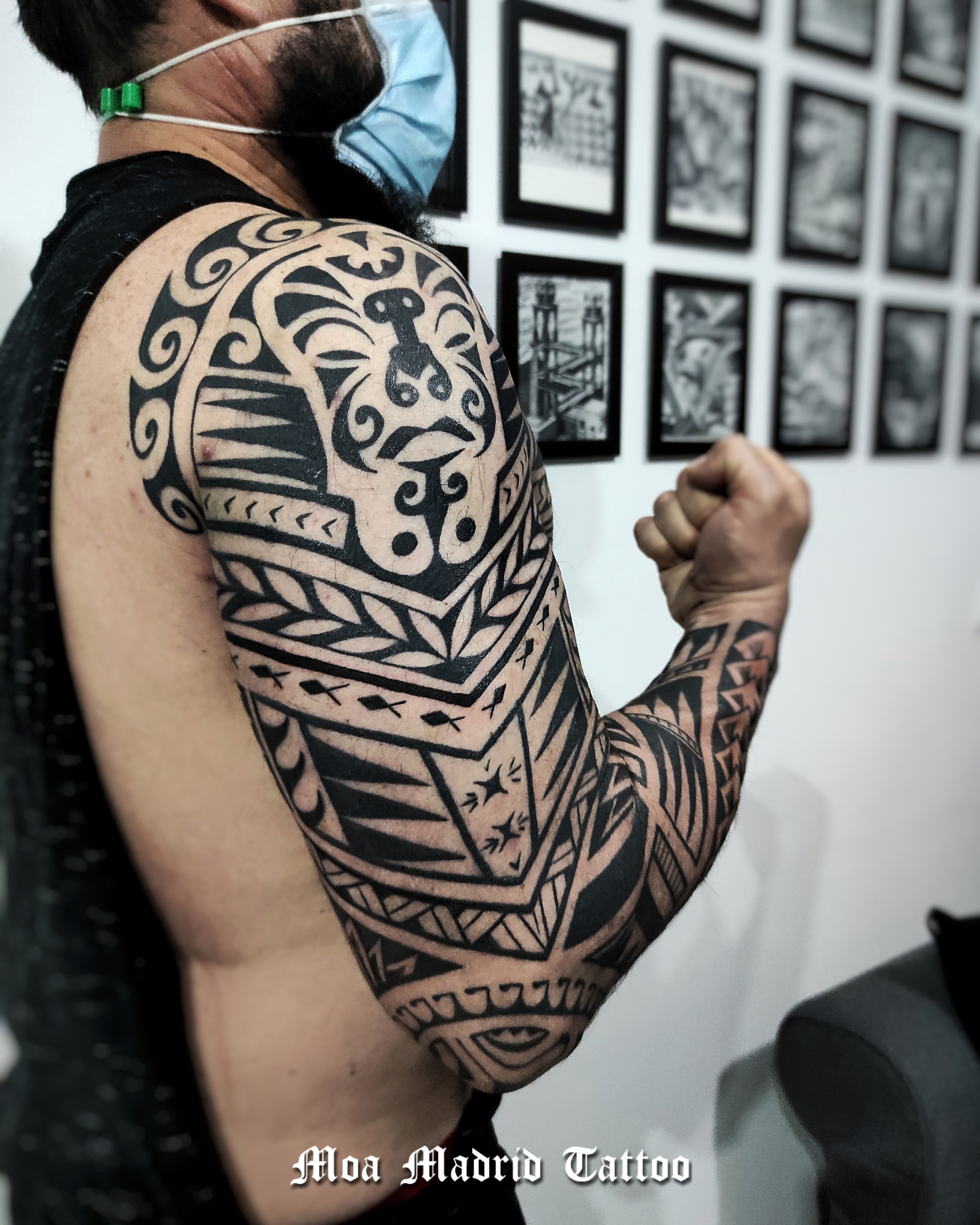Te creo tu tatuaje samoano con un diseño adaptado a tus formas y medidass