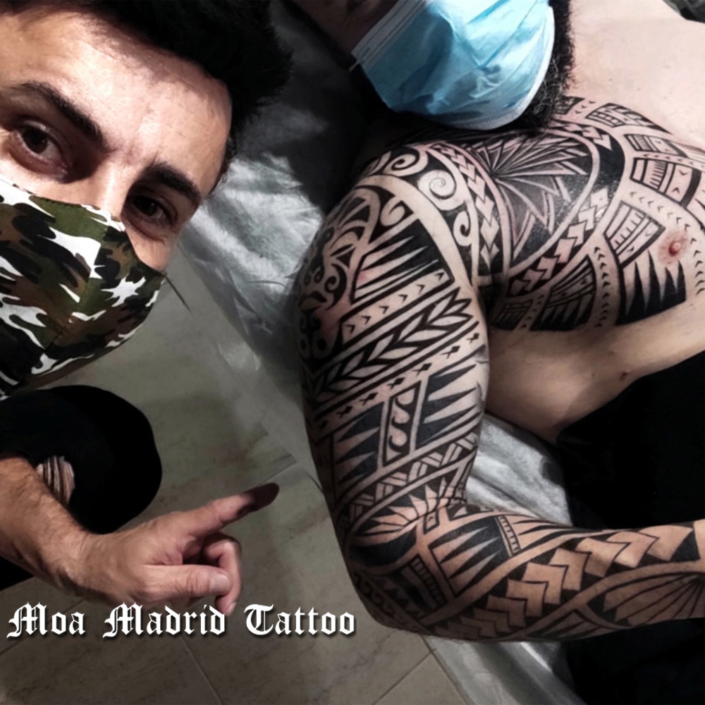Moa, tatuador exclusivo estudio de tatuaje Moa Madrid Tattoo