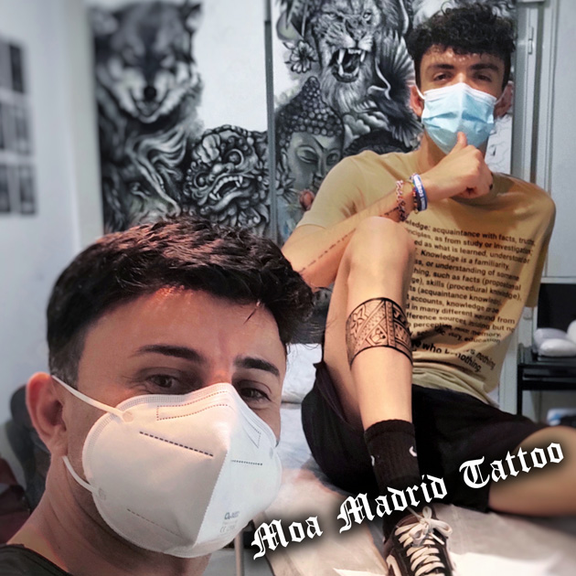 Tatuador polinesio en Madrid