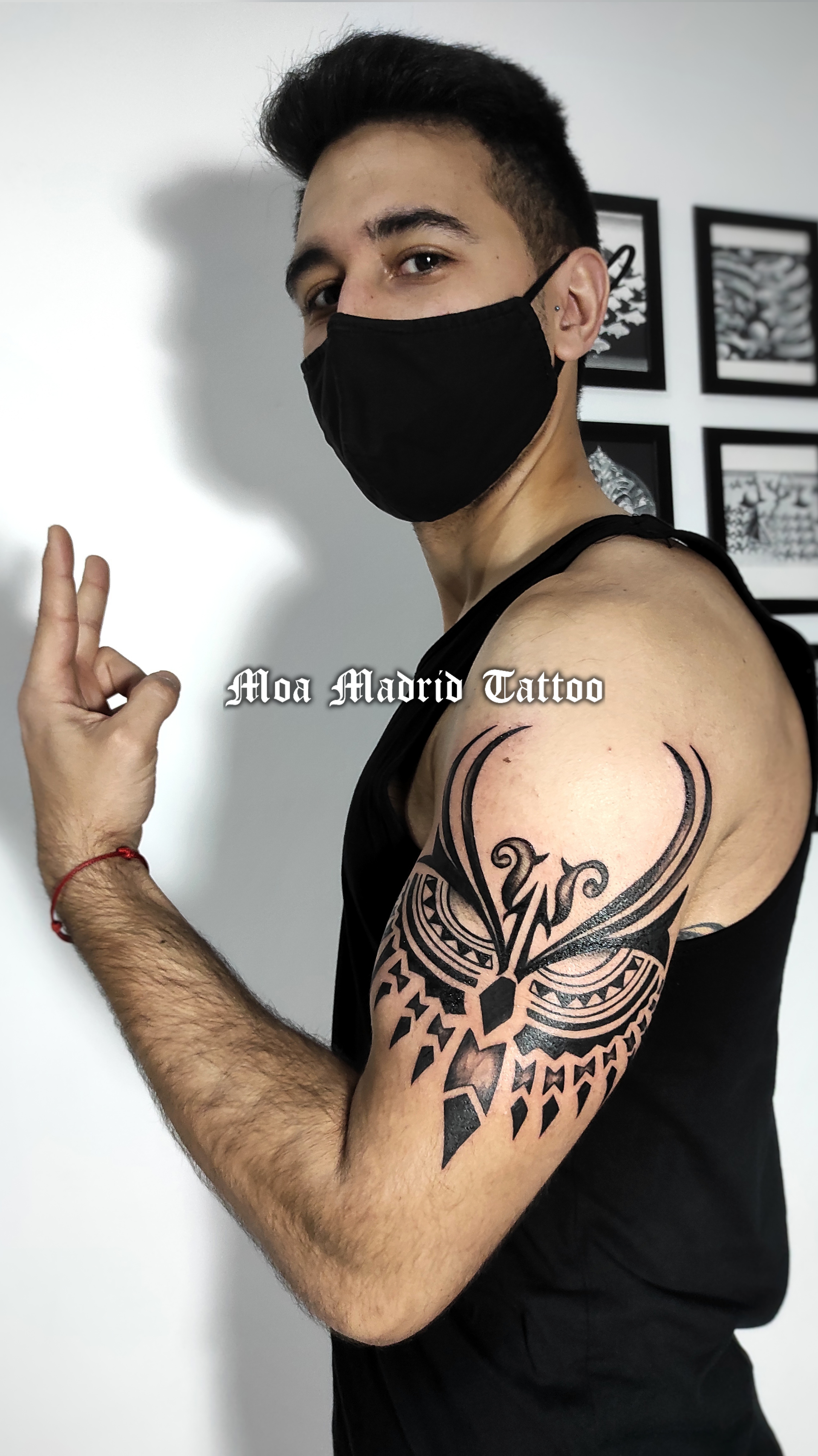 Tatuaje de brazalete maorí con búho