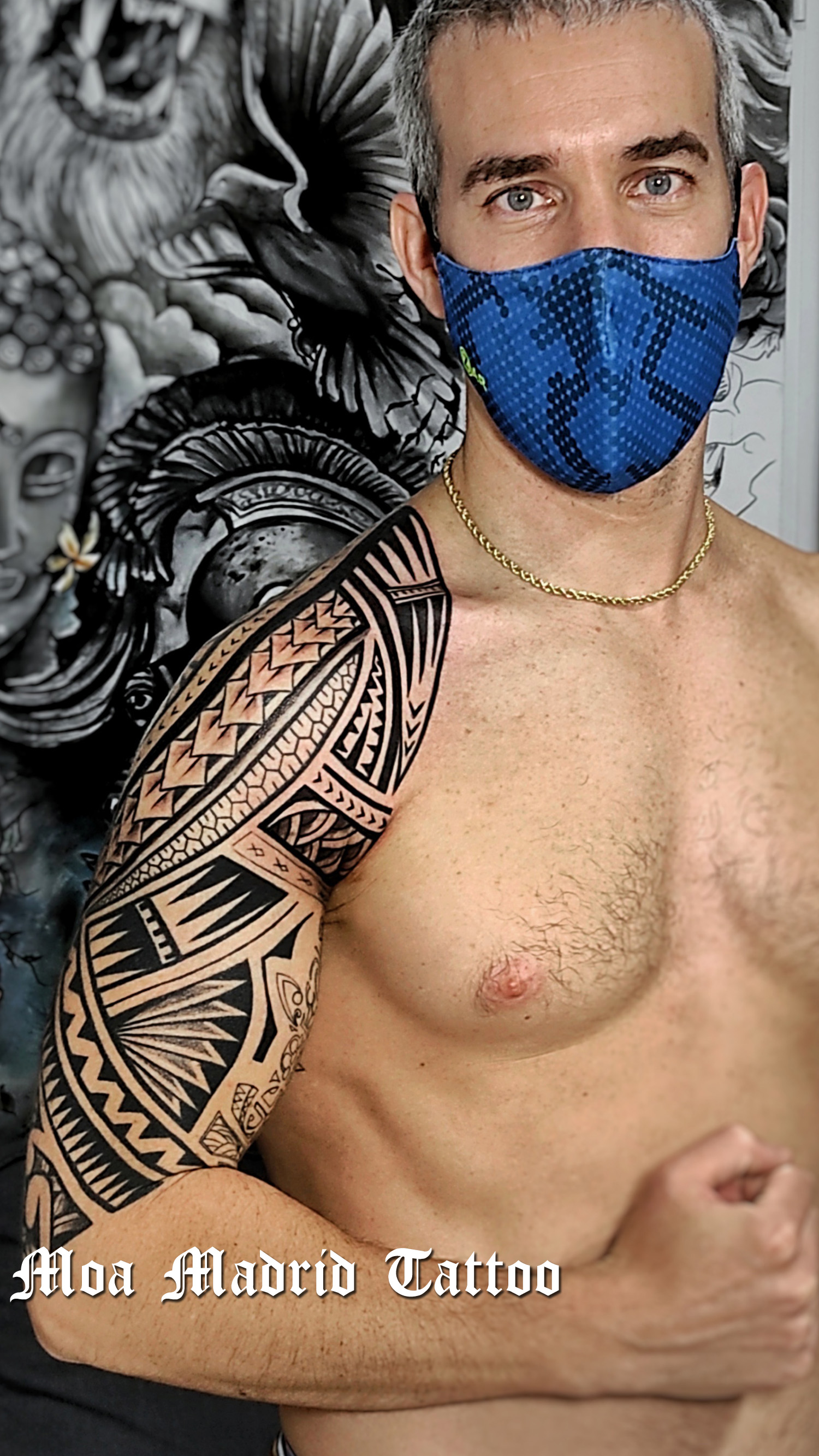 Tatuaje samoano en brazo de hombro a codo en Madrid