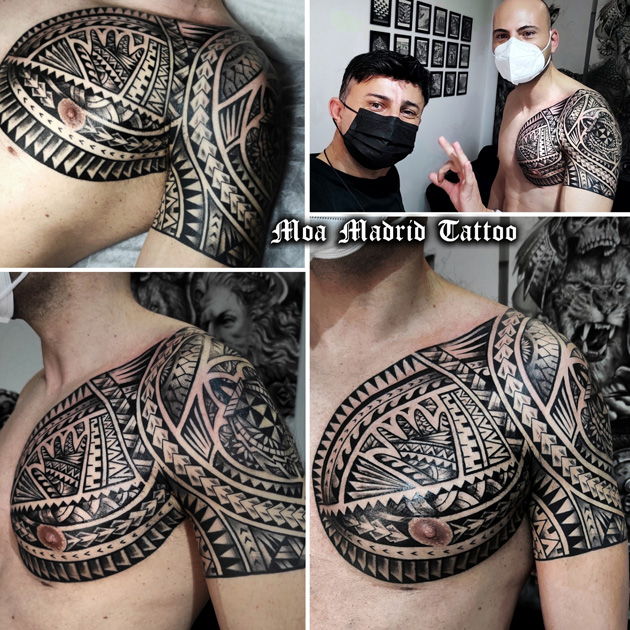 Tatuaje maorí adaptado a la forma del pectoral