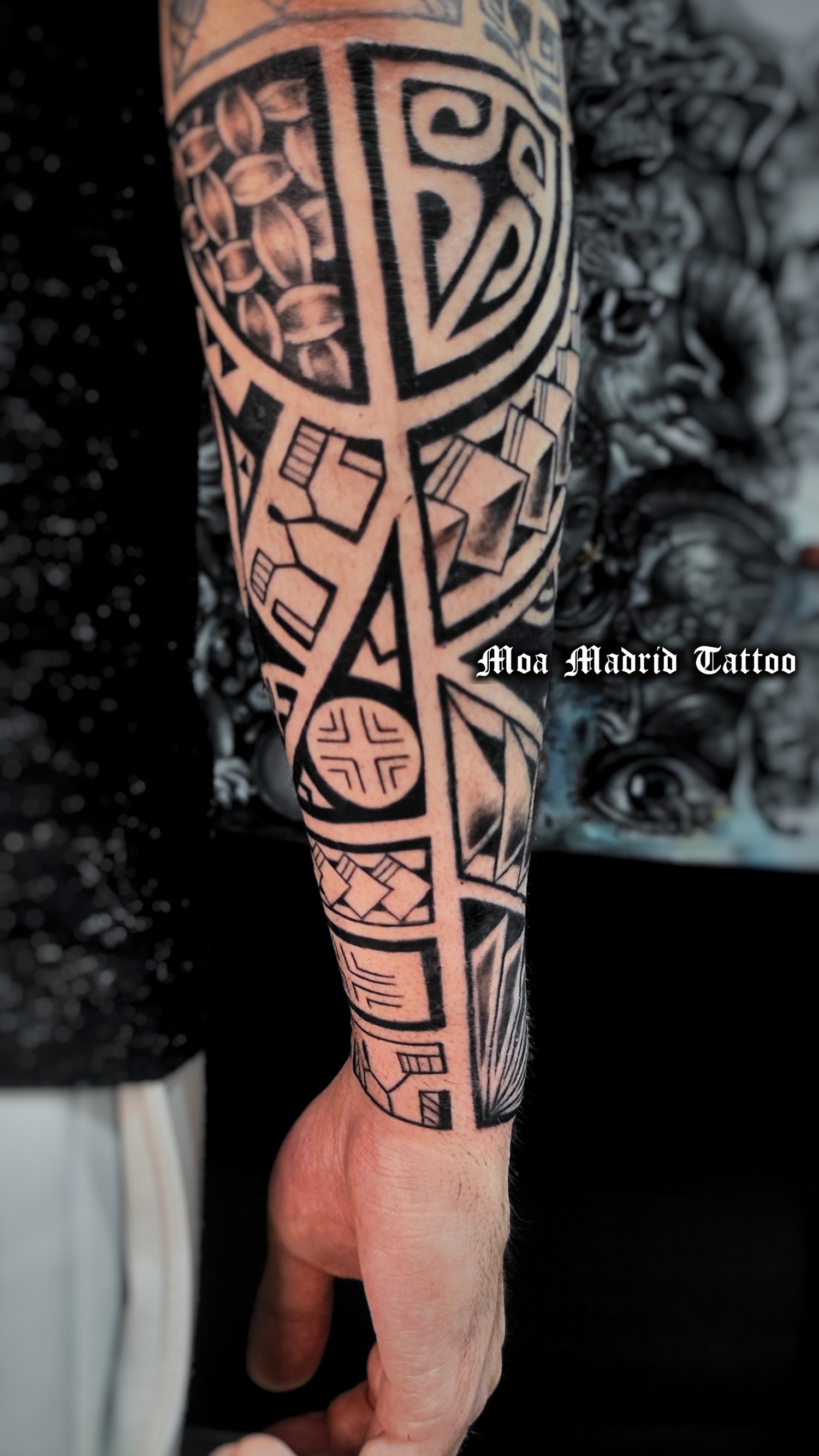 Tatuaje samoano, vista trasera del antebrazo