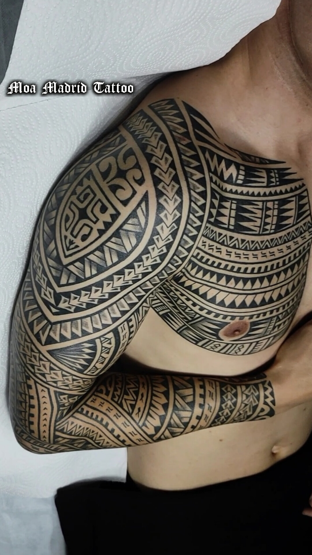 Tatuaje con diseño personalizado, estilo samoano, hecho en Madrid