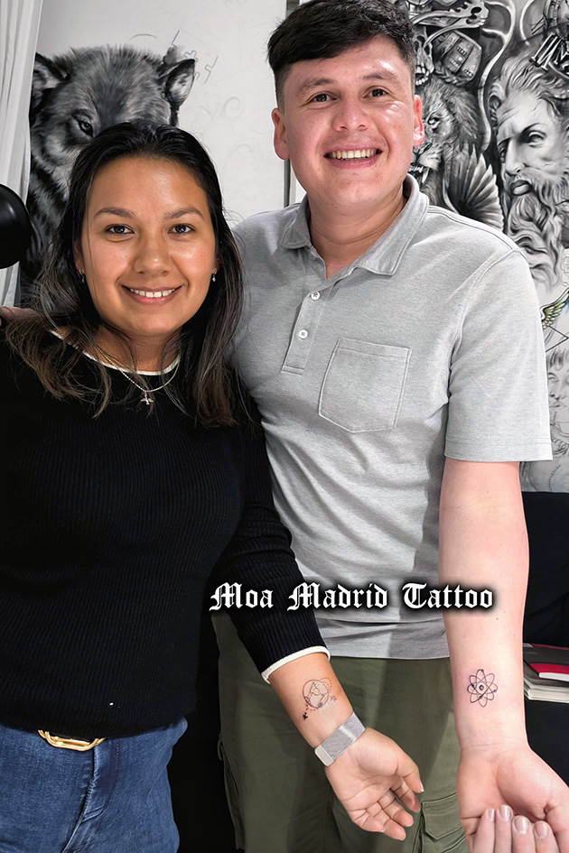 Elegantes tatuajes en la muñeca en Madrid