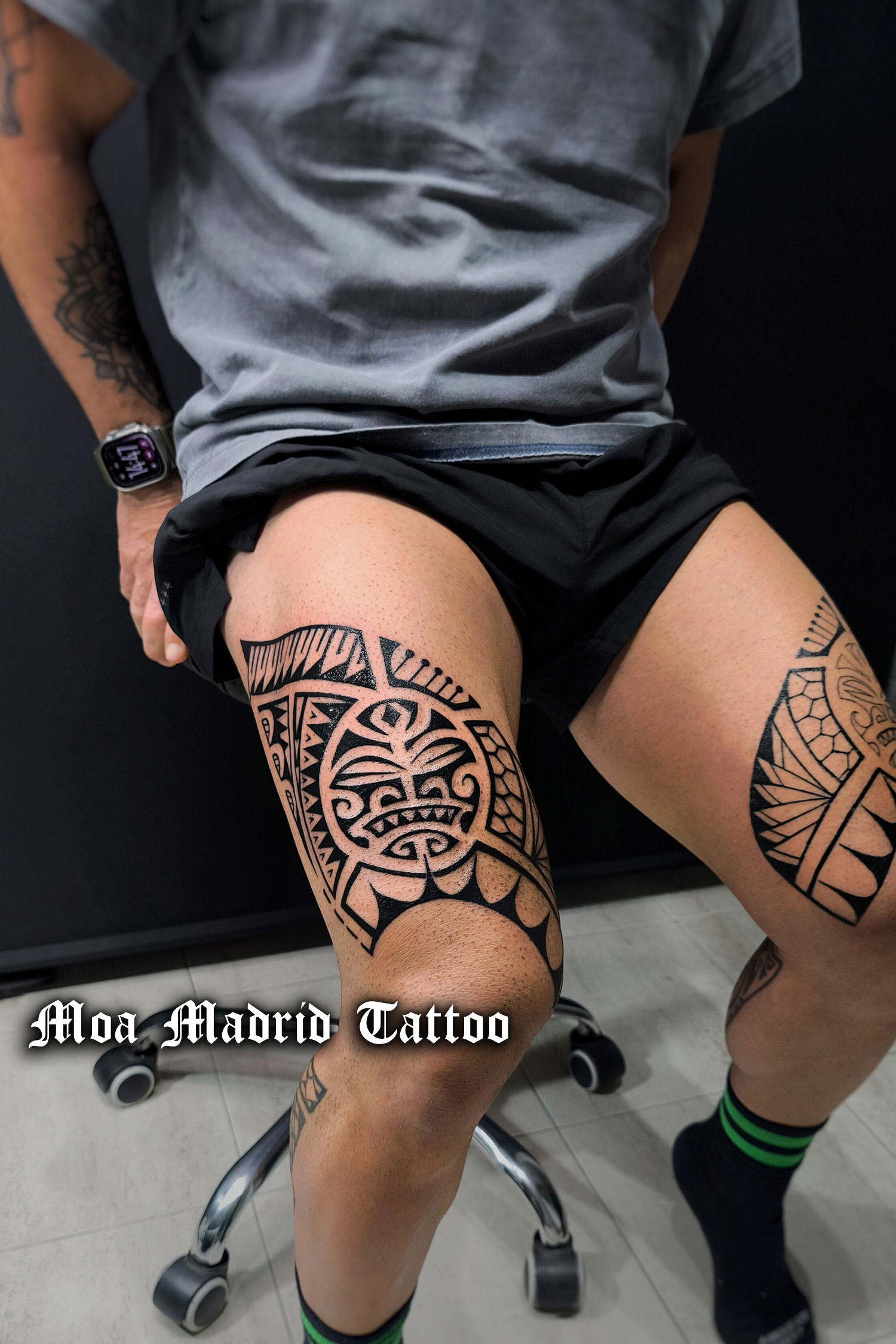 Tatuaje con diseño de sol maorí